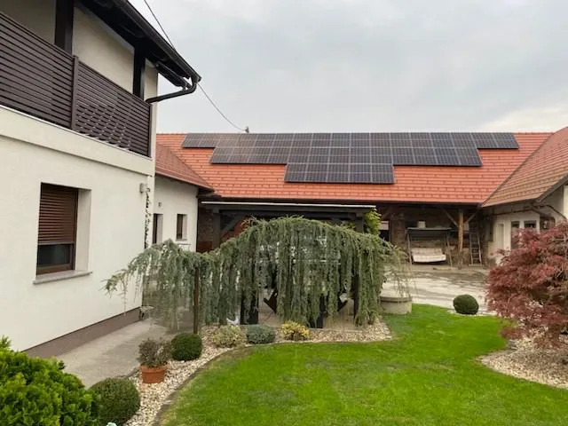 Kmetija Pomurje - Sončna elektrarna 15,75 kWp