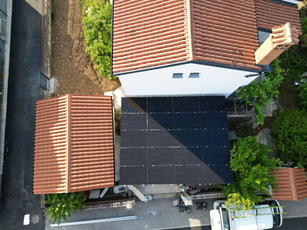 Nadstrešek - Sončna elektrarna 8,9 kWp